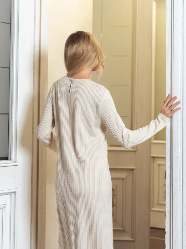 Платье из трикотажа Светло-бежевое